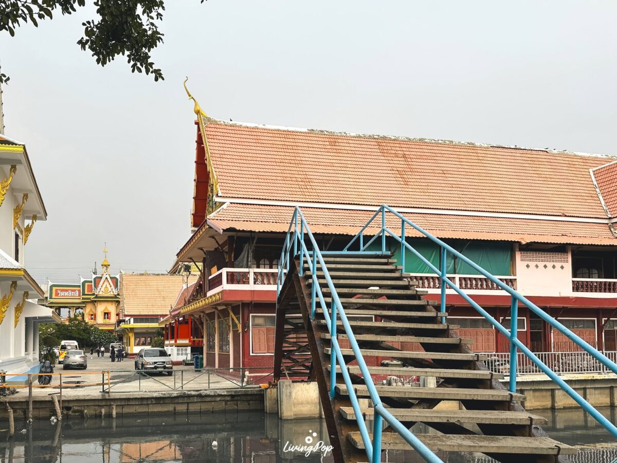 สะพานคนเดินข้ามผ่านวัดหลักสี่ ทางลัดไปสถานีสายสีแดง