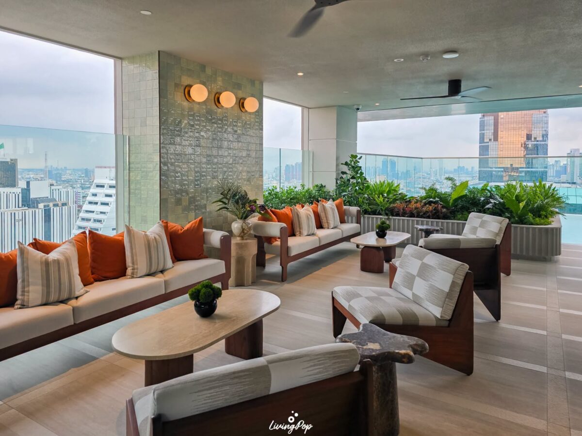 Via Ari The Sky Lounge มุมพักผ่อน