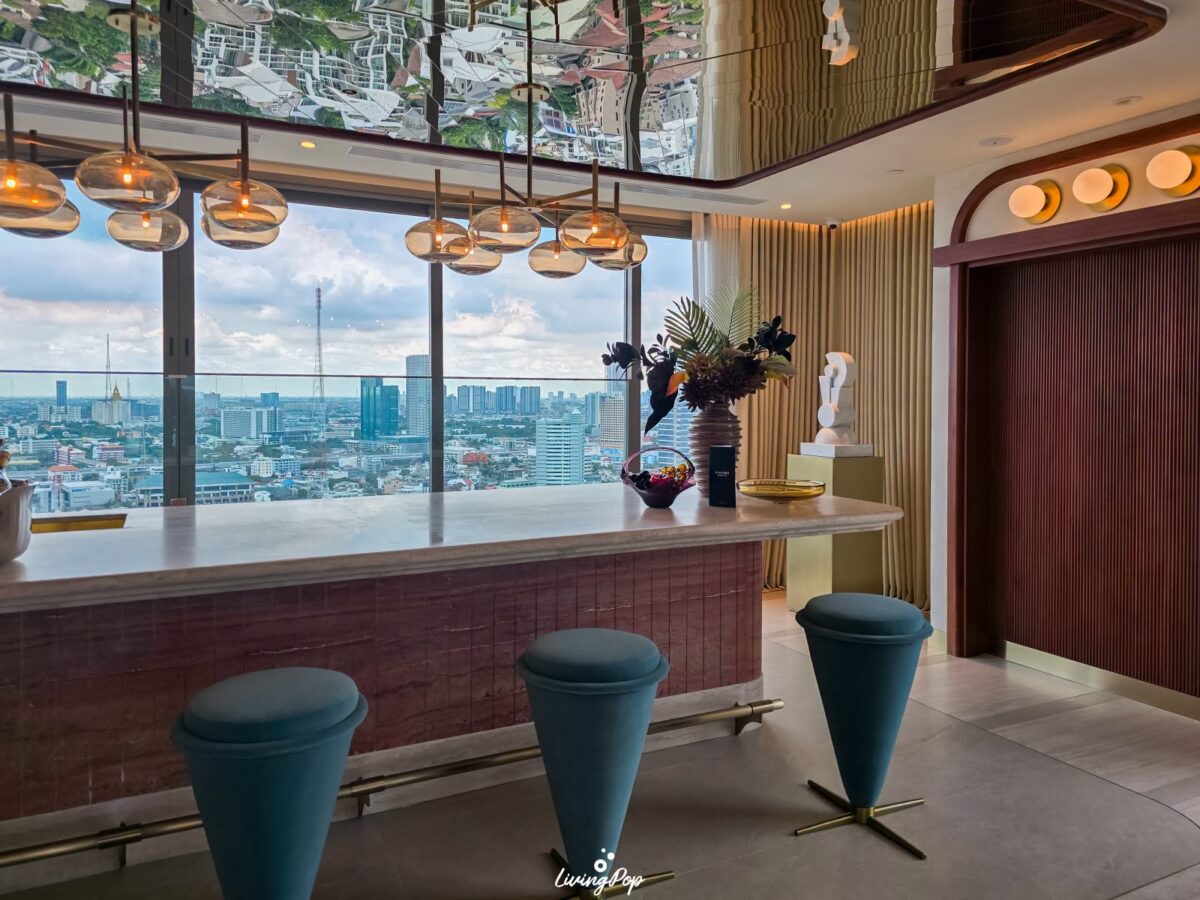 Via Ari มุมบาร์ใน The Sky Lounge
