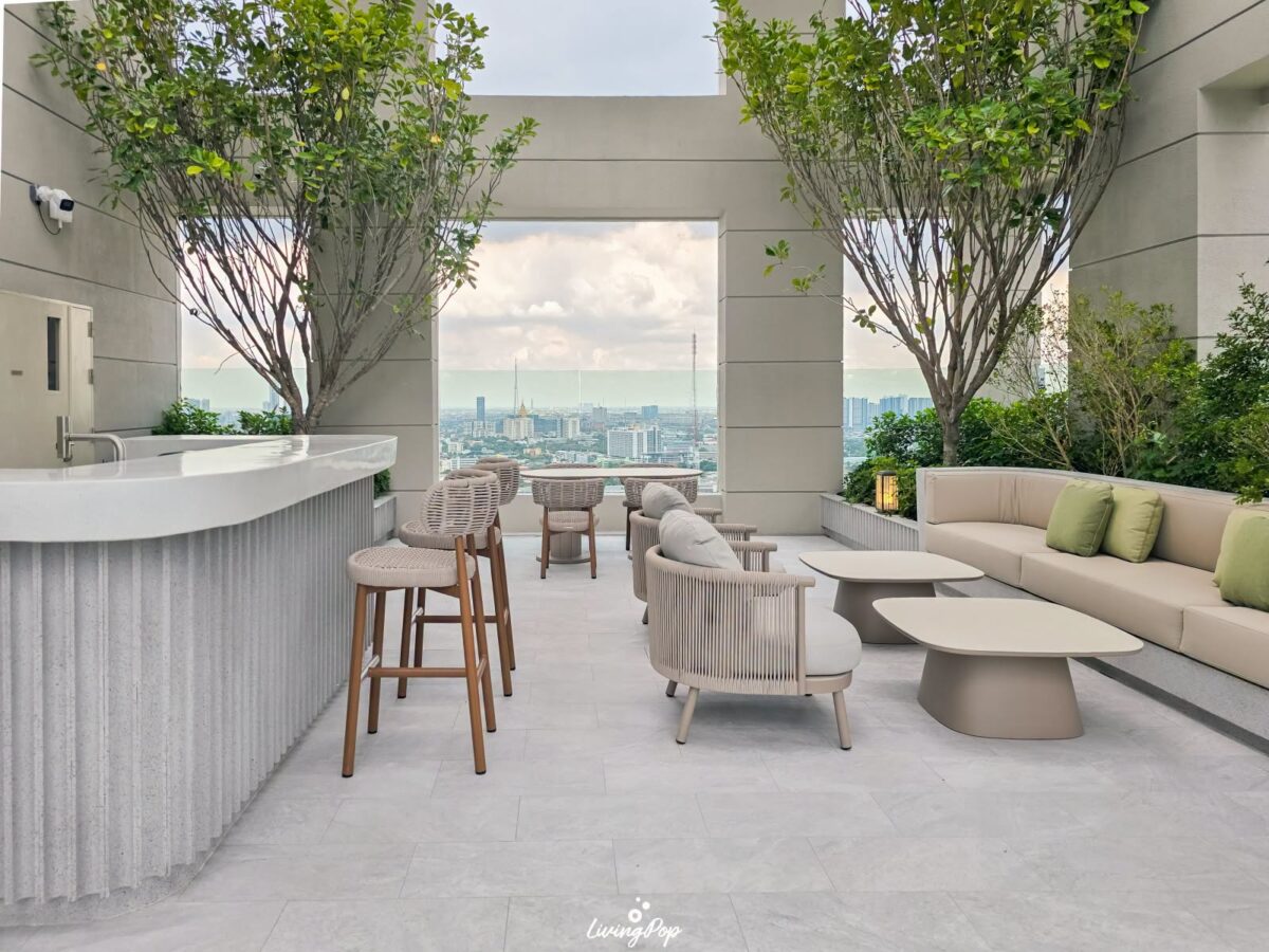 Via Ari The Sunset Lounge มุมบาร์