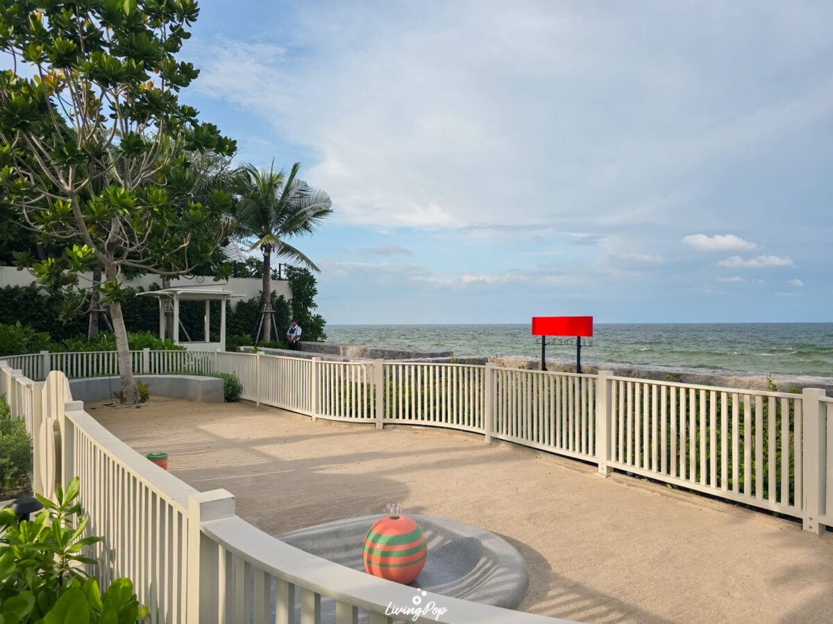 The Standard Residences หัวหิน ระเบียงริมหาดมองเห็นทะเล