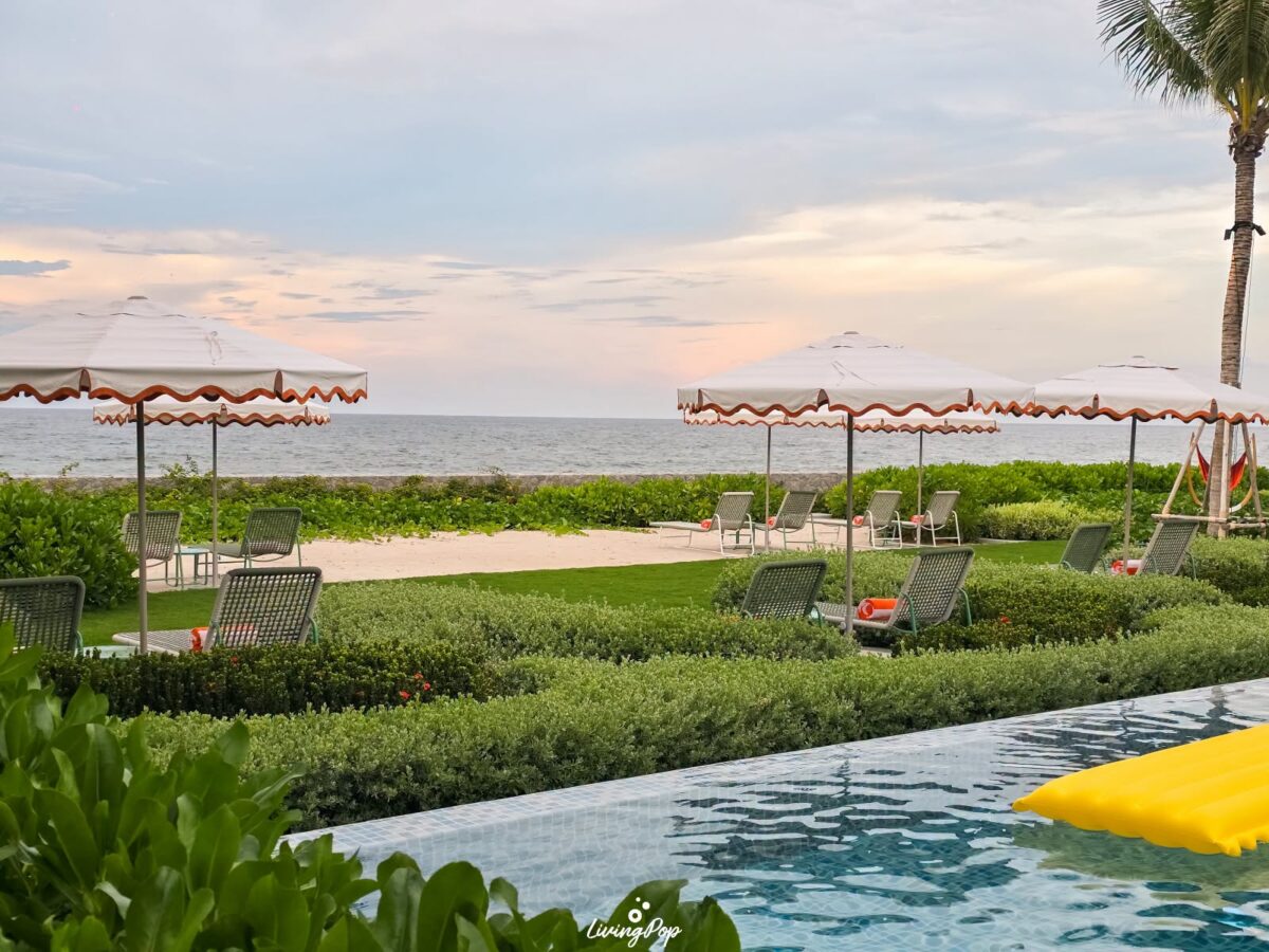 The Standard Residences หัวหิน สนามหญ้าริมหาด