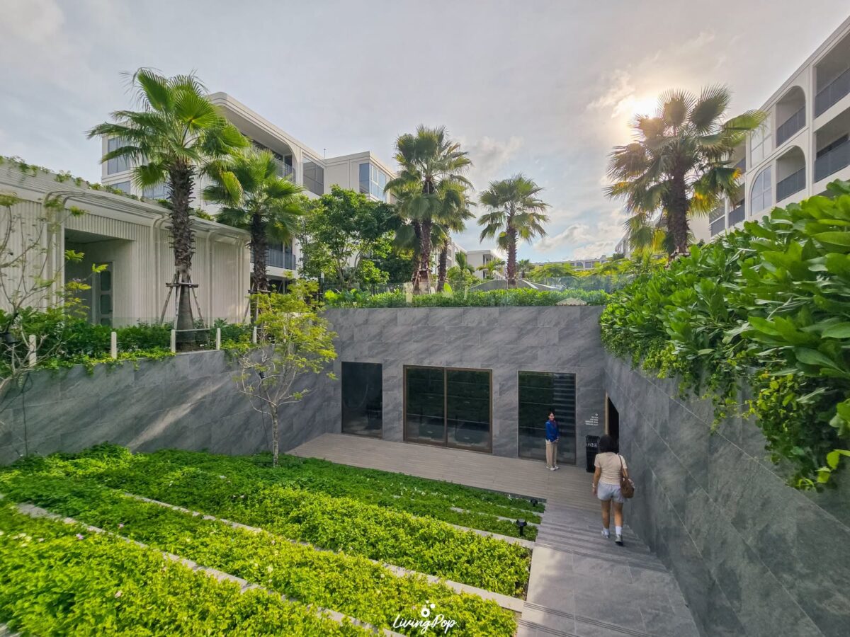 The Standard Residences หัวหิน สวนและพื้นที่วิ่งเล่นข้างอาคาร