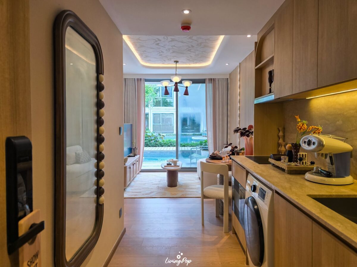 The Standard Residences หัวหิน ห้องตัวอย่าง ทางเข้าและครัว