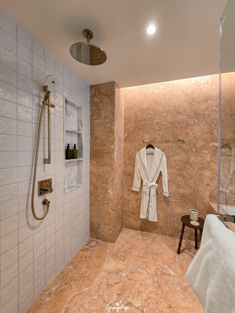 The Standard Residences หัวหิน ห้องตัวอย่าง ส่วนอาบน้ำฝักบัว