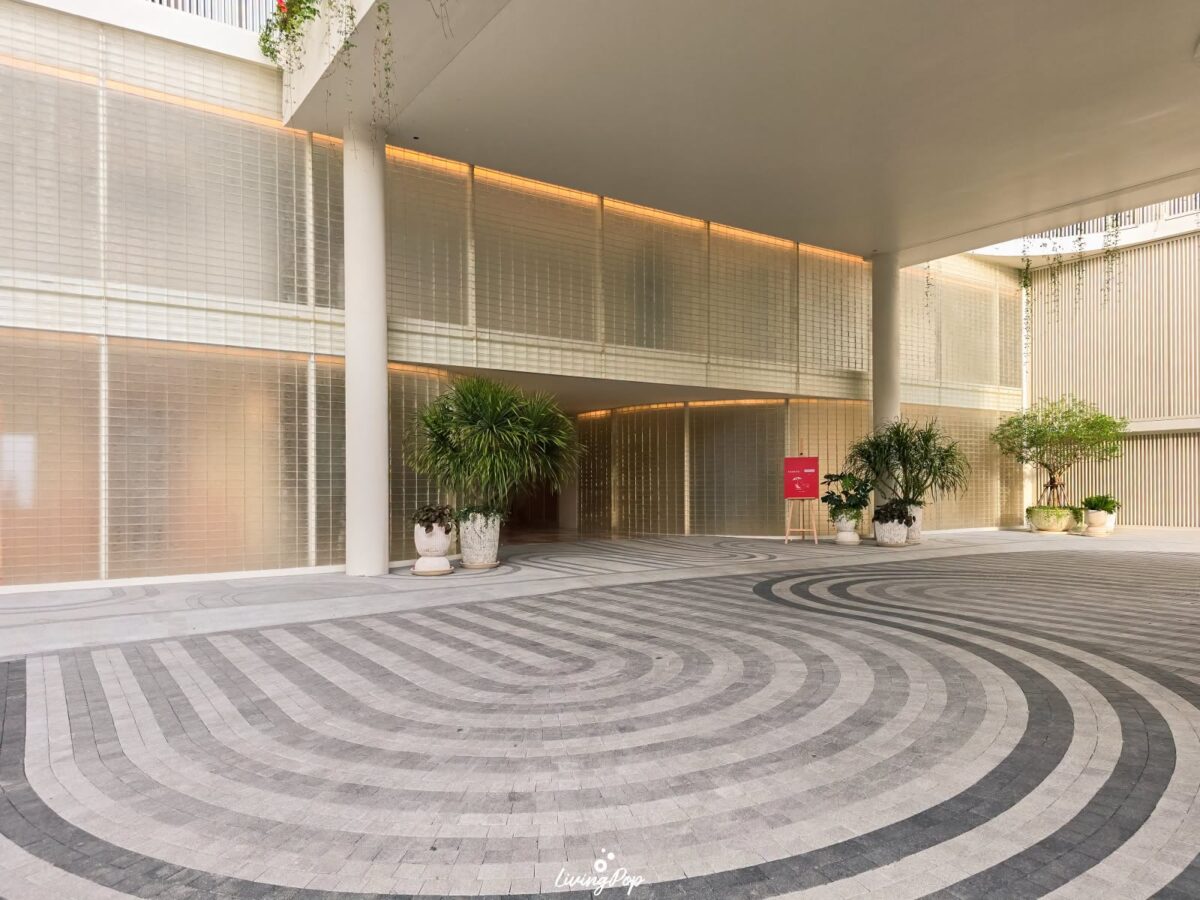 The Standard Residences หัวหิน ทางเข้าโครงการ